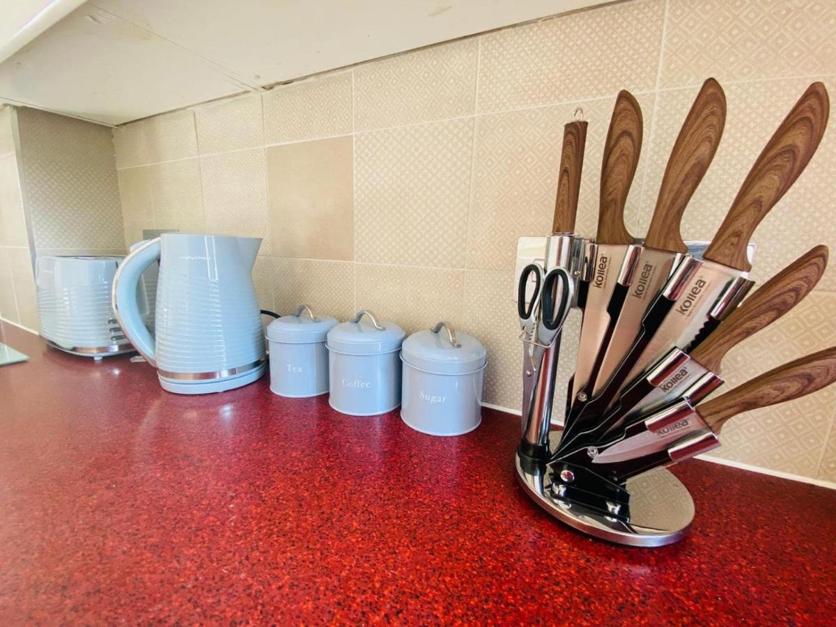 Coastal 2 Bedroom Maisonette With Parking Истборн Екстериор снимка